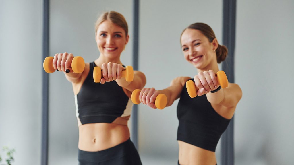 side lunge squat with dumbbells